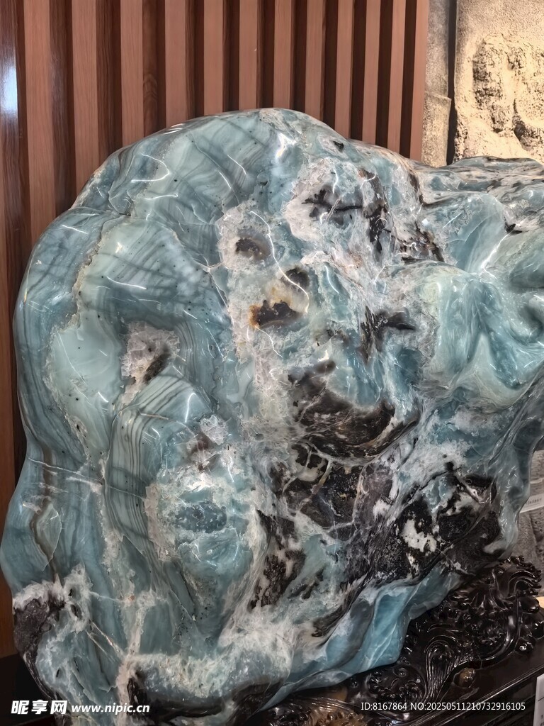 蓝绿色奇异矿石展示