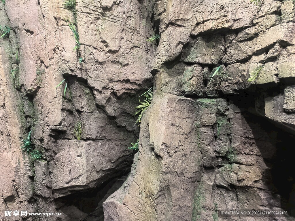粗糙嶙峋的岩石纹理