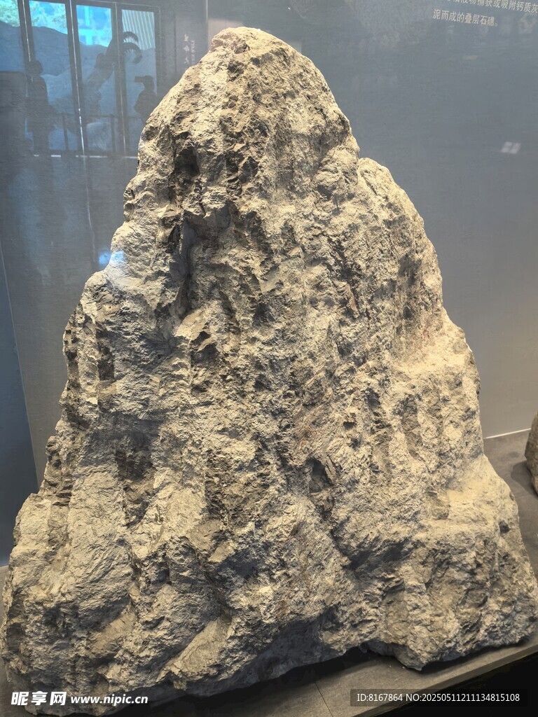 天然嶙峋岩石景观
