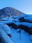 雪覆村落美景