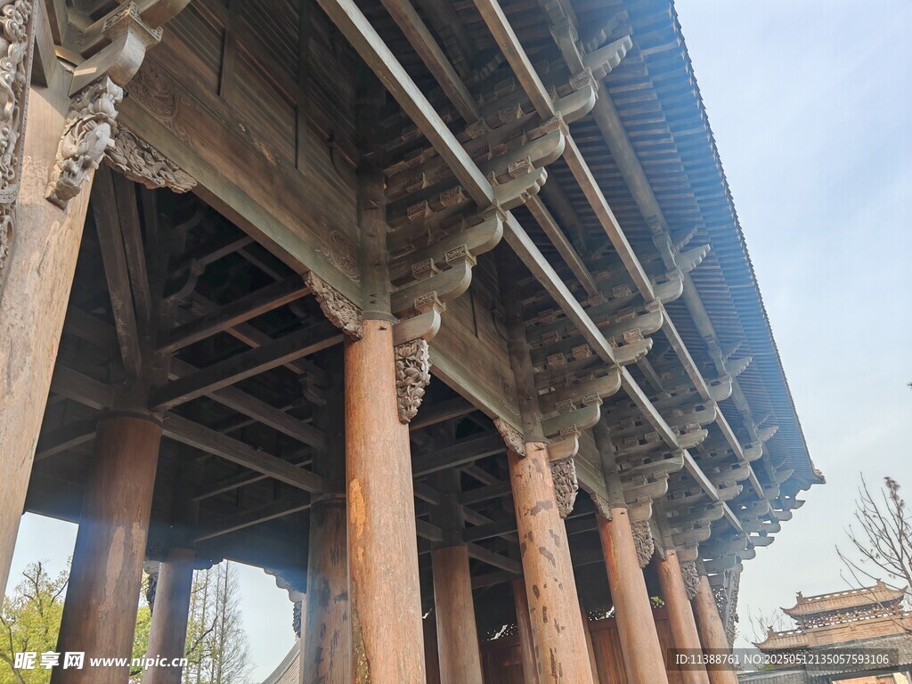 古建廊柱结构精美