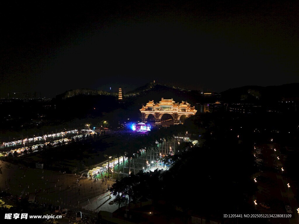 顺峰山牌坊夜景