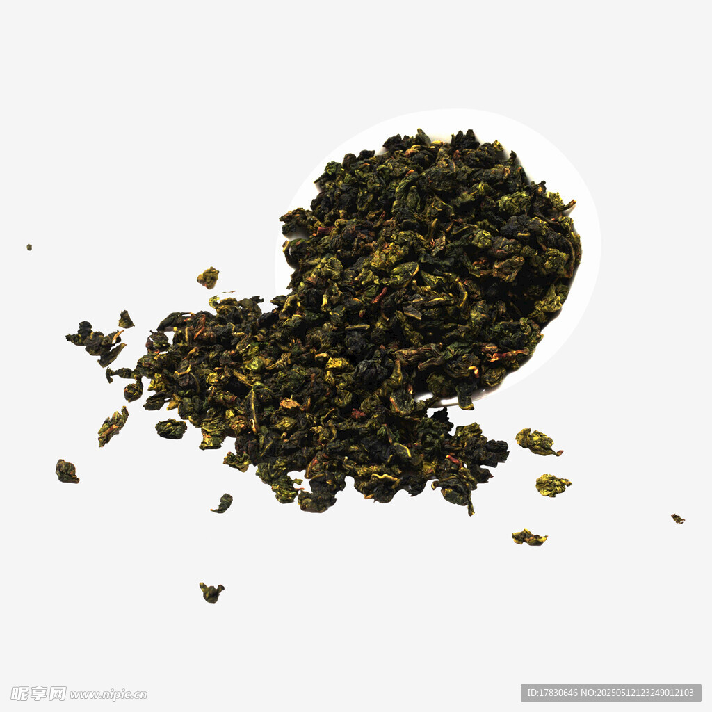 一堆散落的深绿茶叶