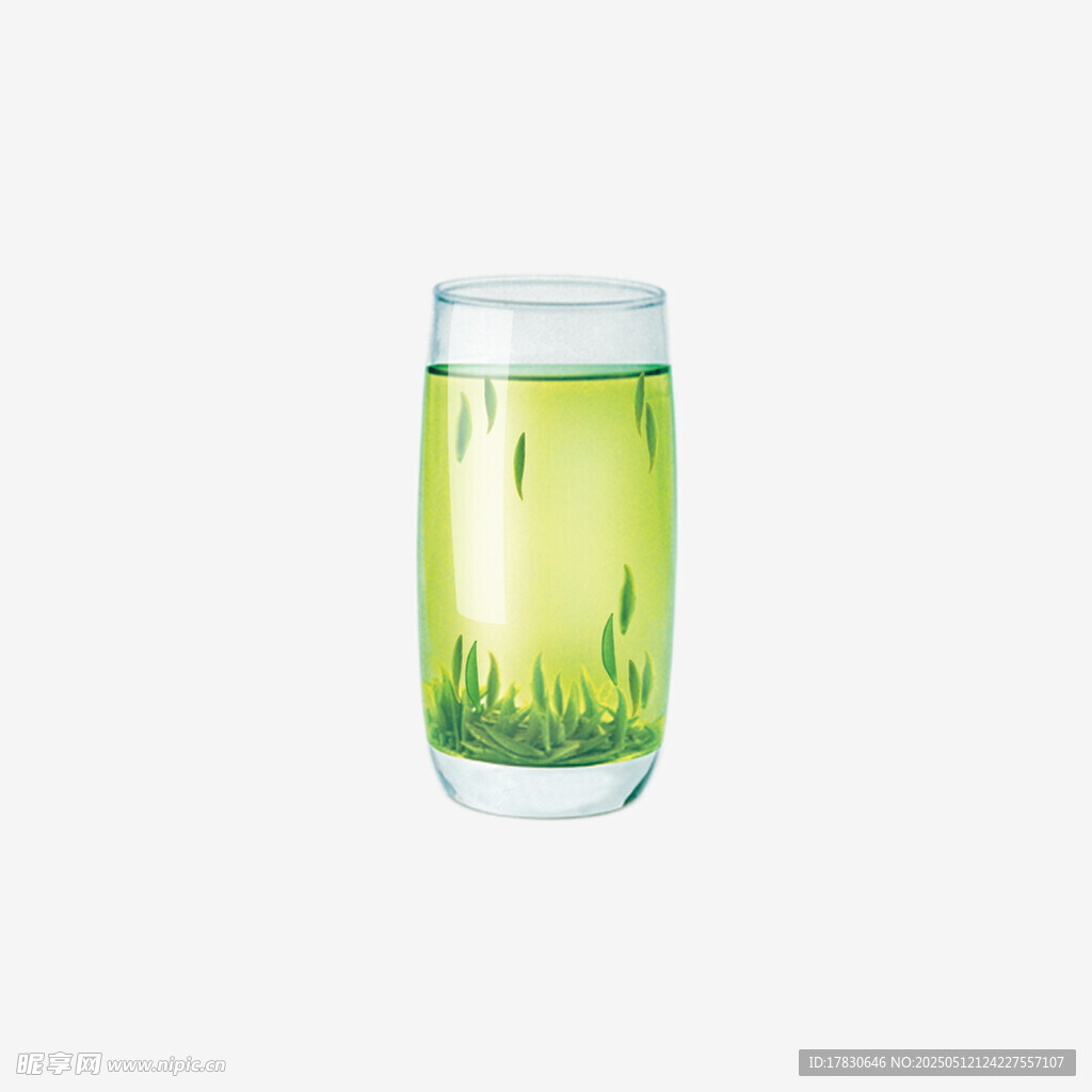 玻璃杯中的嫩绿茶叶