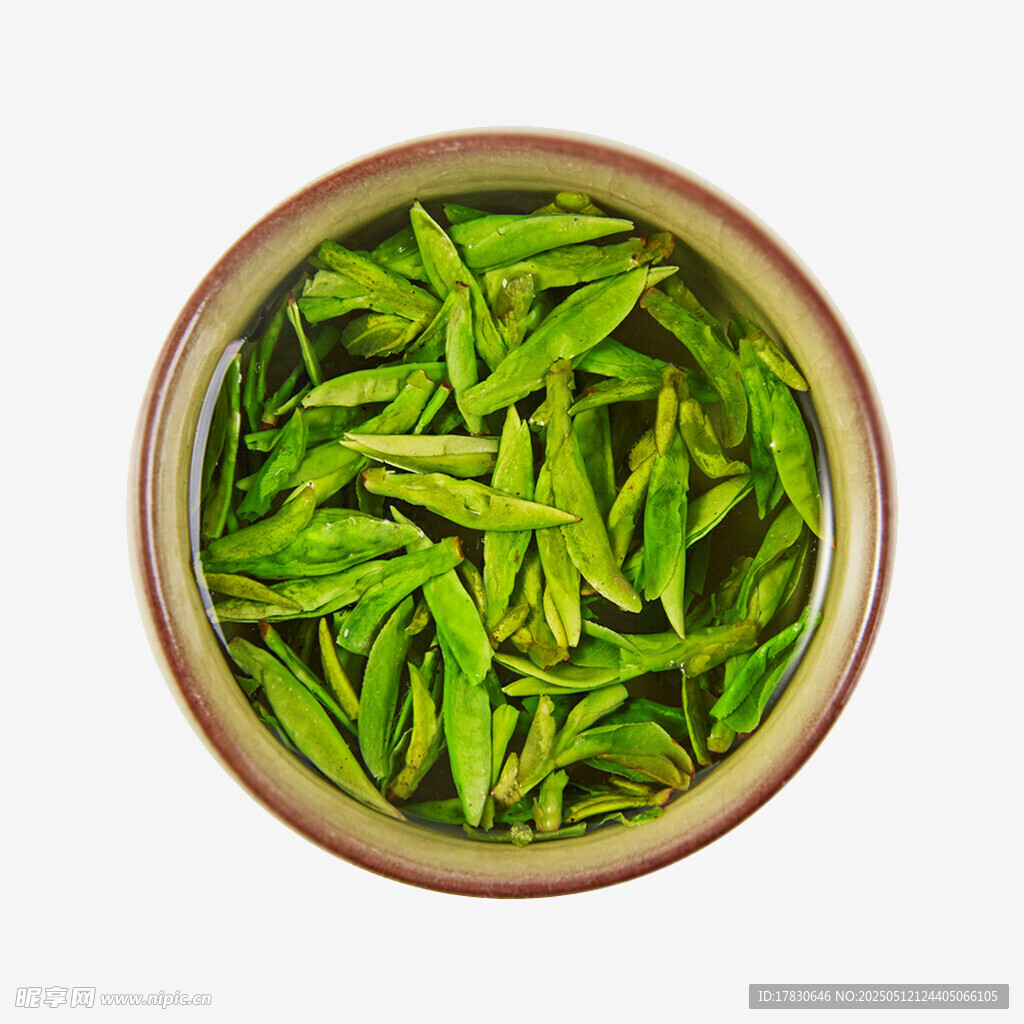 碗中鲜嫩的绿茶叶