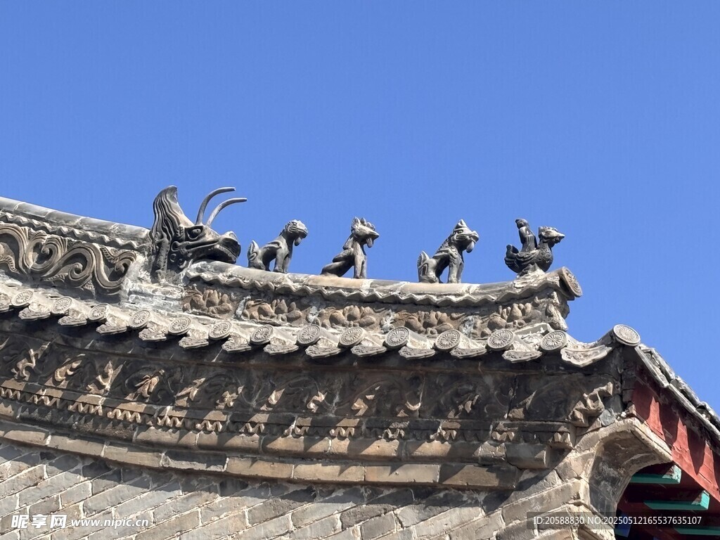 古建筑屋脊上的精美神兽