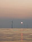 海上风车伴夕阳美景
