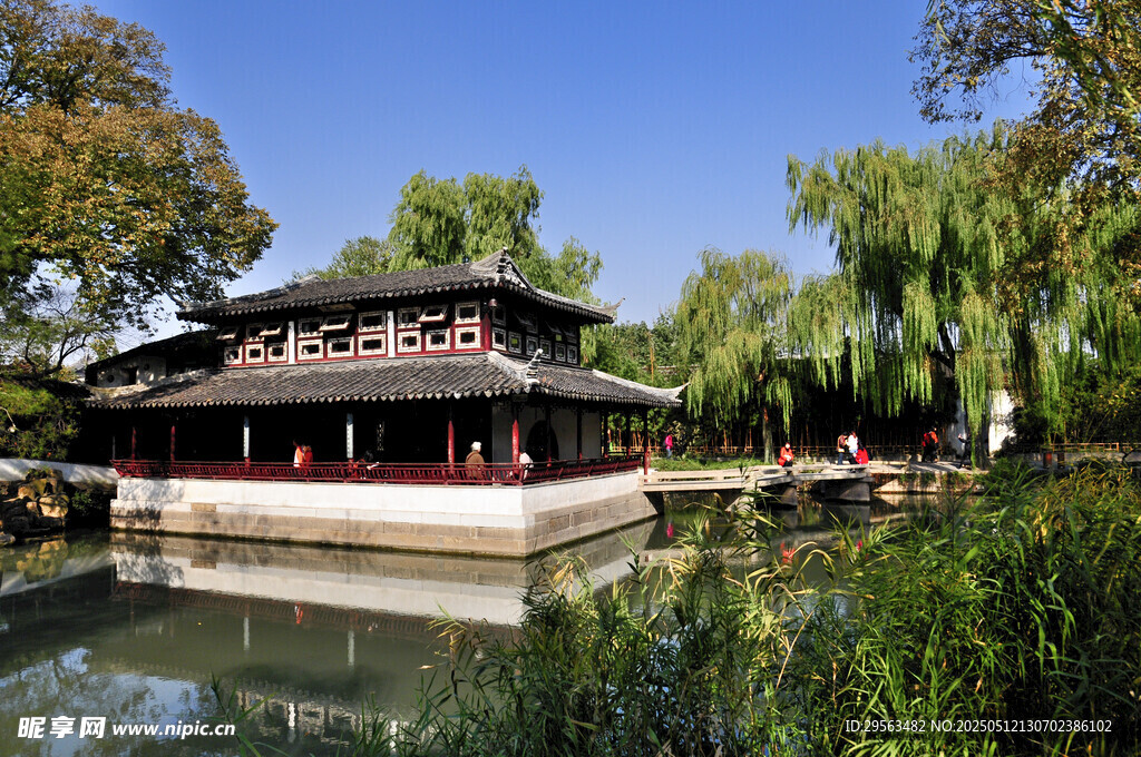 中式水边亭阁美景