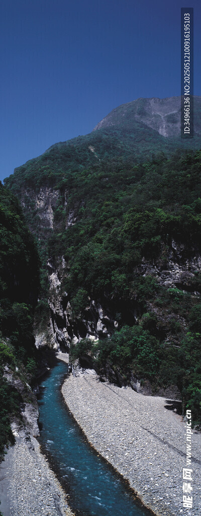 山间蜿蜒河流壮丽景观