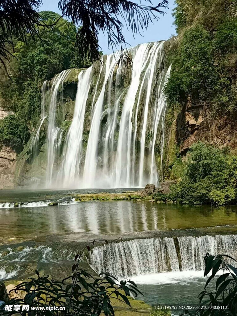 壮观瀑布景观