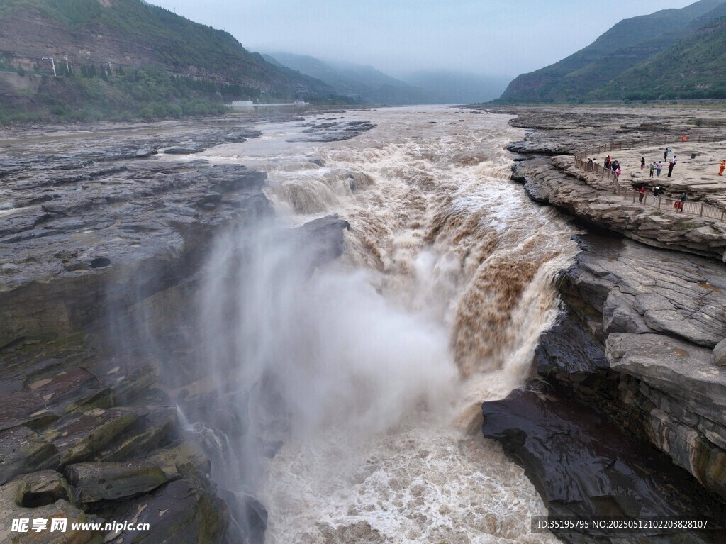 黄河壮观瀑布自然美景