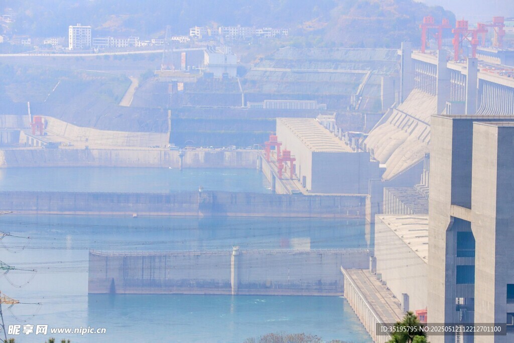 城市河畔建筑景观