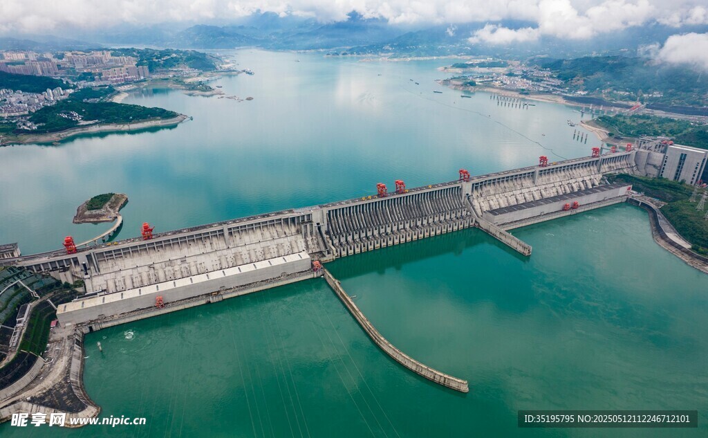 壮观三峡大坝俯瞰景象