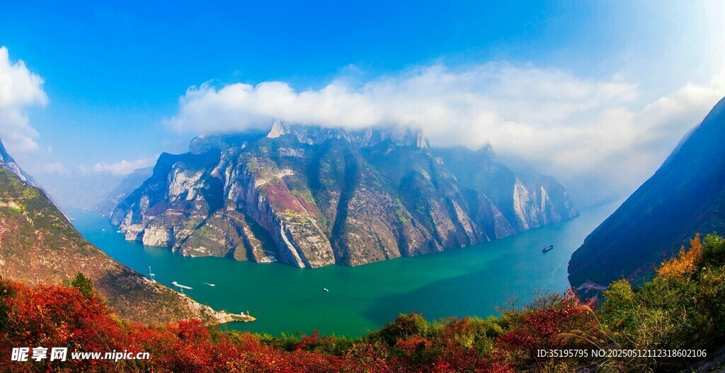 壮丽三峡山水秋景图