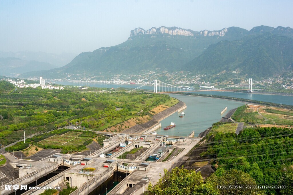 山水间的城市与自然景观