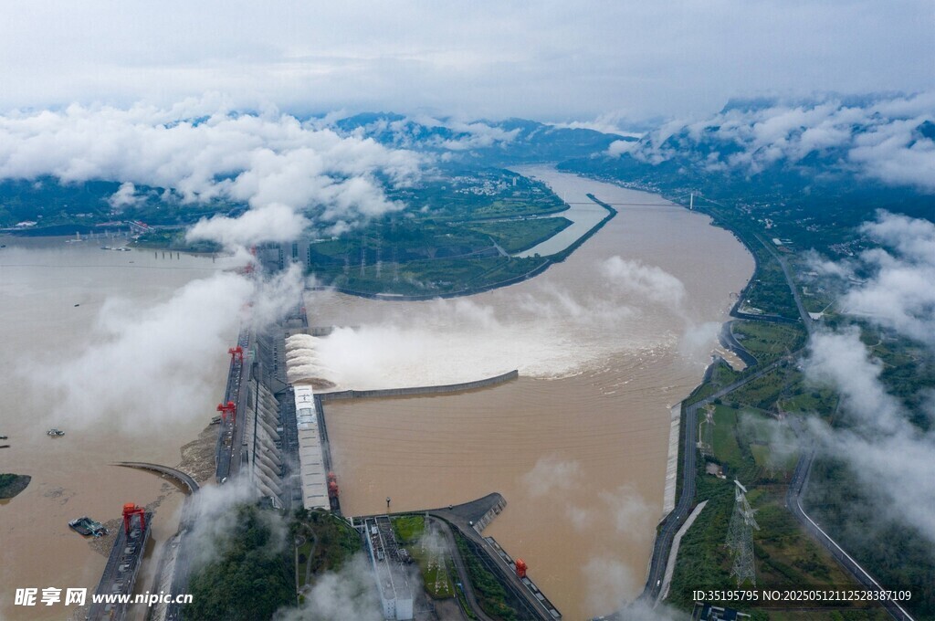 三峡大坝壮丽航拍景观