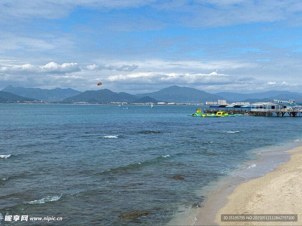 海滨美景 沙滩与辽阔大海
