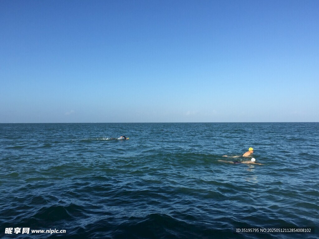 海上畅游者