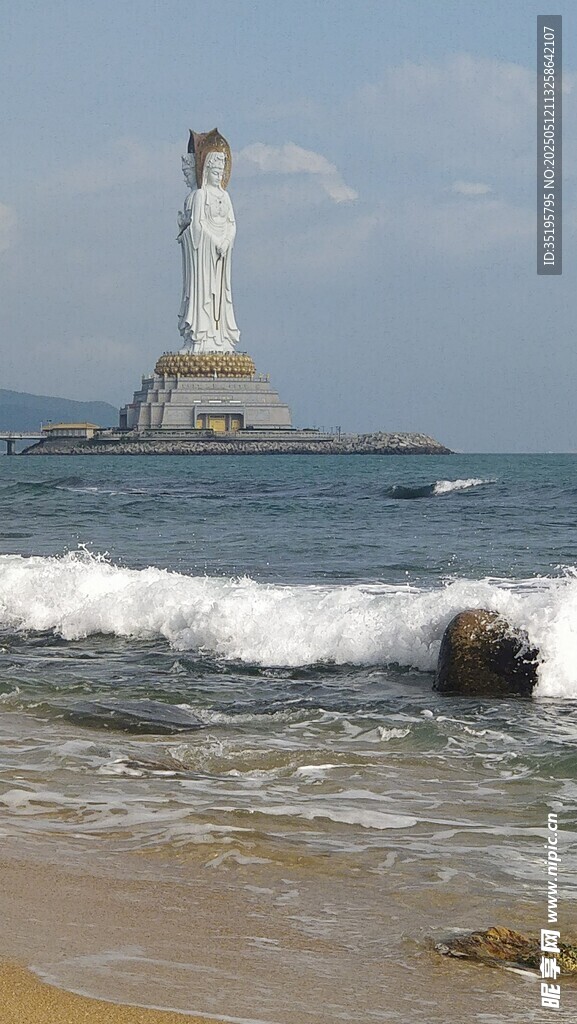 海边观音像 海浪拍岸景观