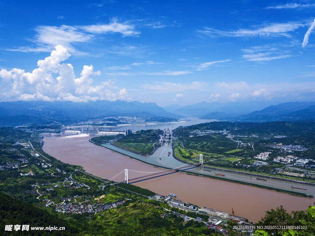 俯瞰壮丽江河风光