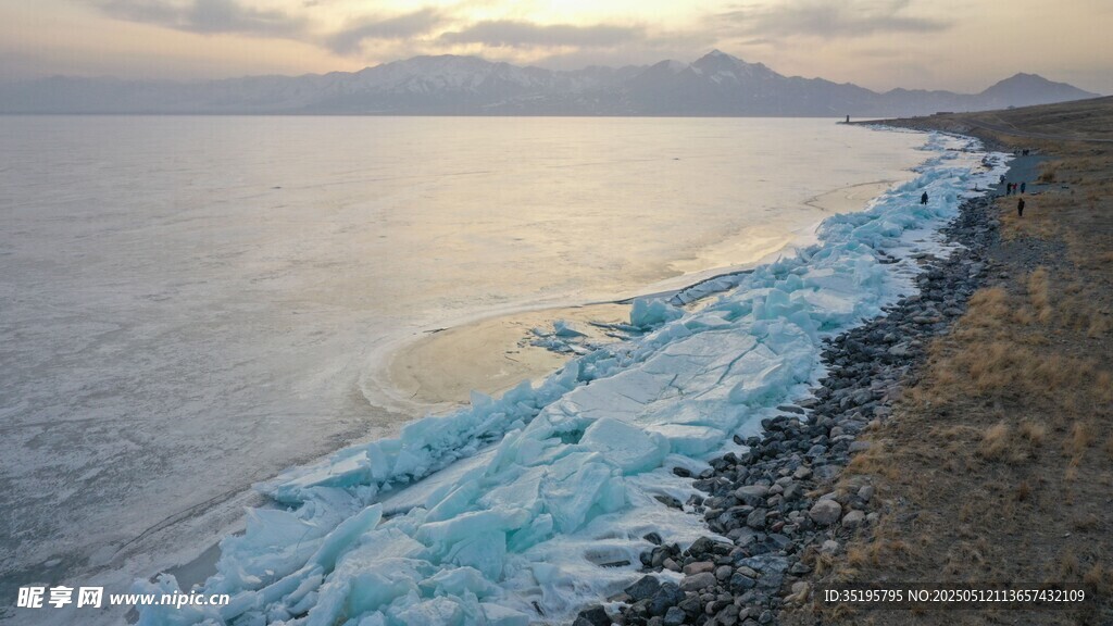 海边蓝冰景观