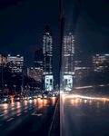 城市夜景中的车流光影