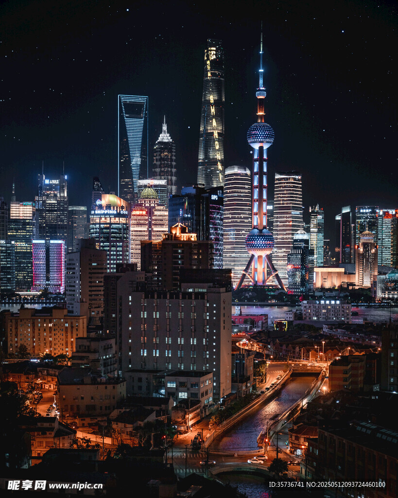繁华都市夜景璀璨灯火