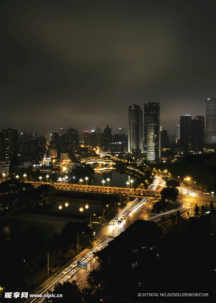 城市夜景中的璀璨灯火