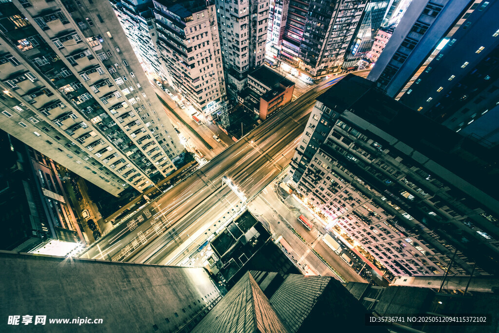 俯瞰繁华都市夜景
