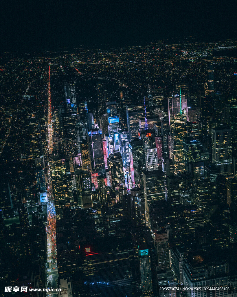 城市璀璨夜景俯瞰图