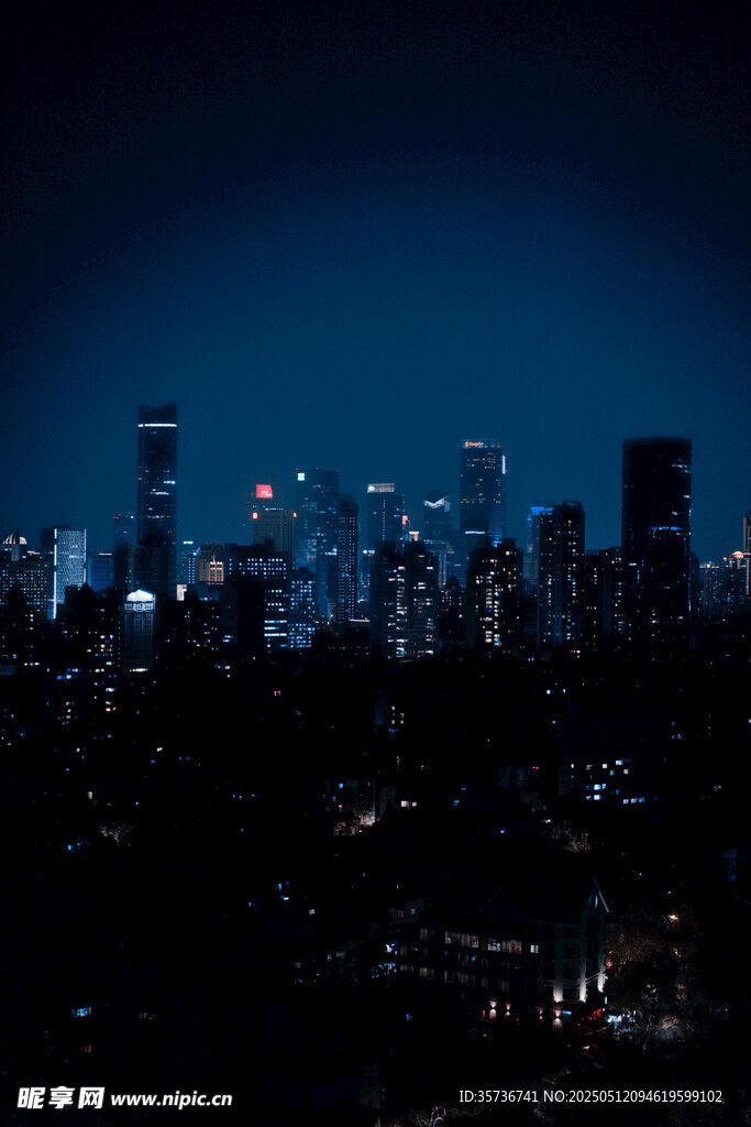 夜幕下的繁华都市景观