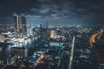 城市璀璨夜景俯瞰图