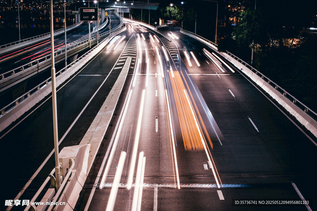 城市道路车流光影轨迹