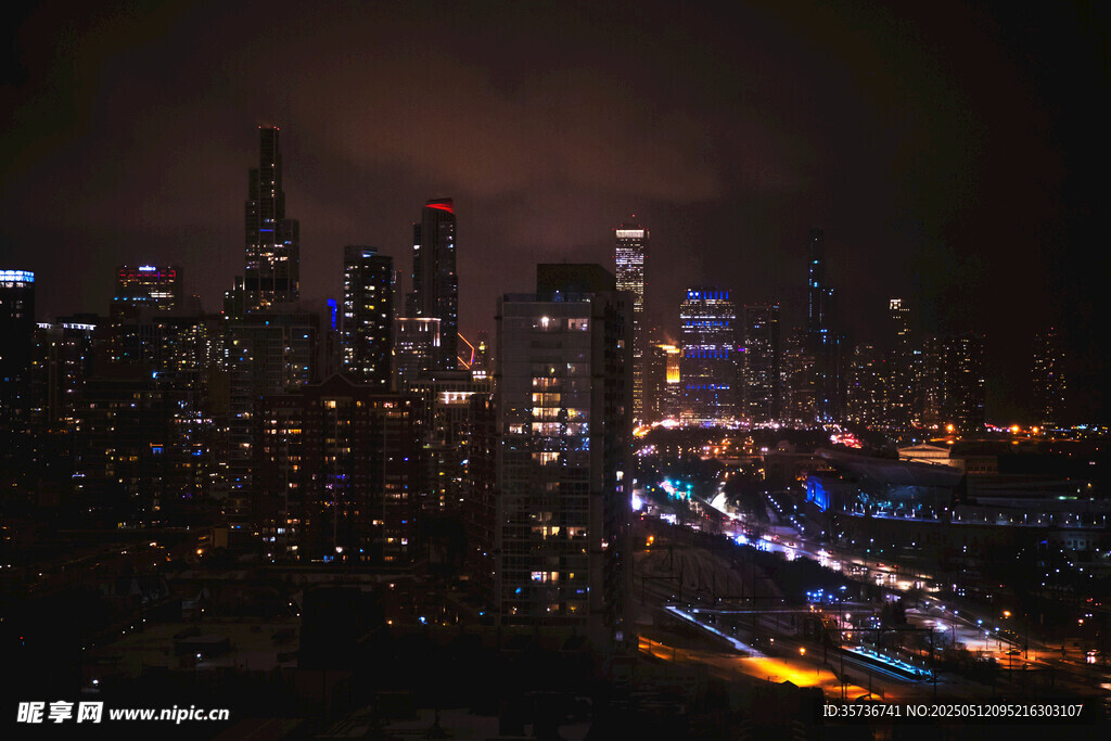 繁华都市夜景璀璨灯火