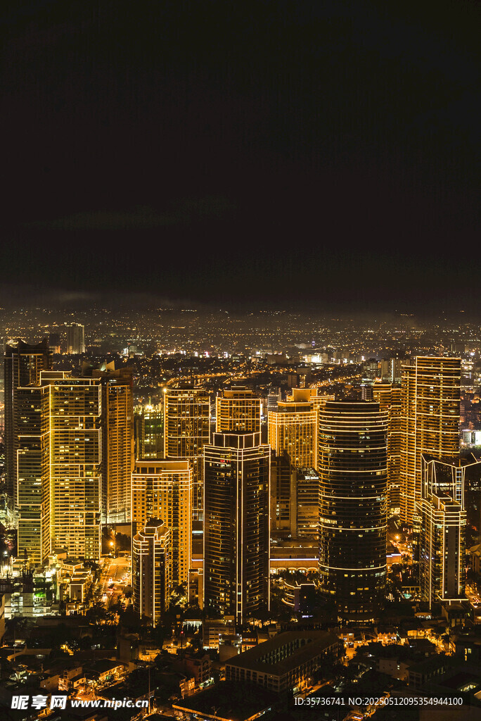 城市璀璨夜景俯瞰图