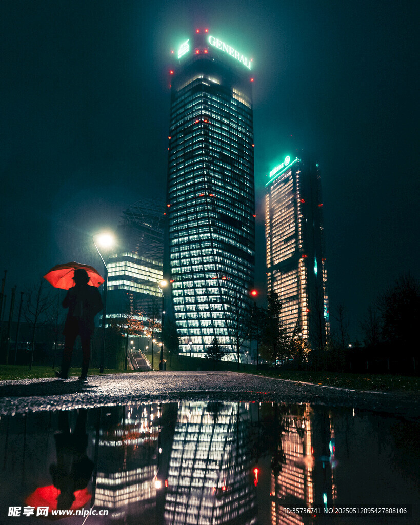 都市璀璨夜景摩天大楼倒影