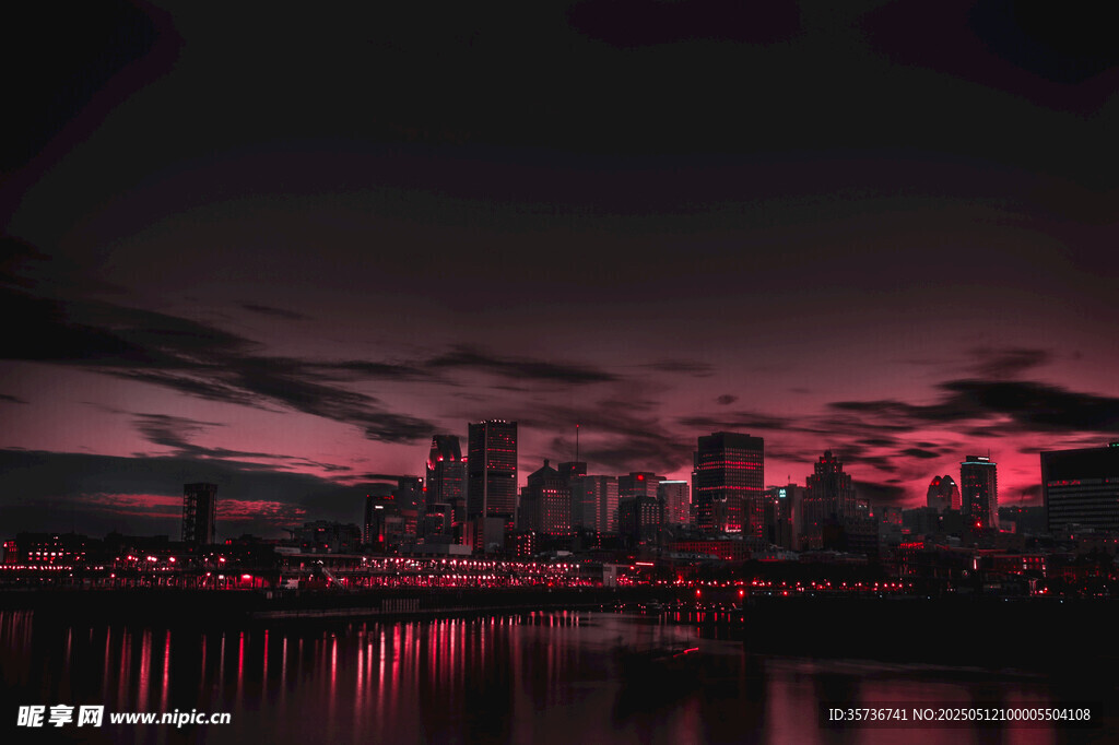 夜幕下的城市霓虹景观