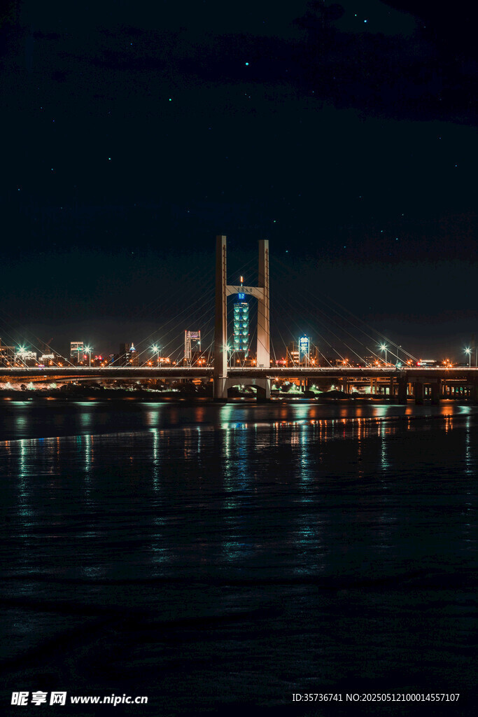 夜晚桥梁夜景璀璨灯光