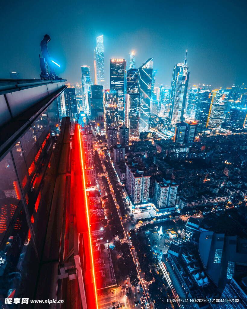 城市夜景高楼车流风景线