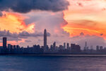 夕阳下的城市天际线美景