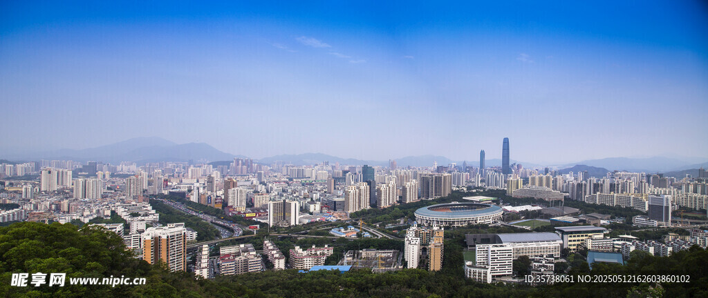 城市全景俯瞰美丽天际线