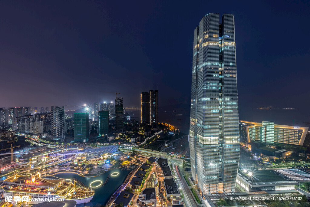都市璀璨夜景摩天大楼
