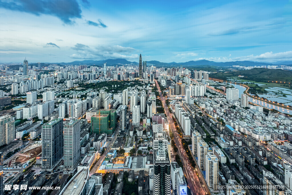 俯瞰繁华都市天际线