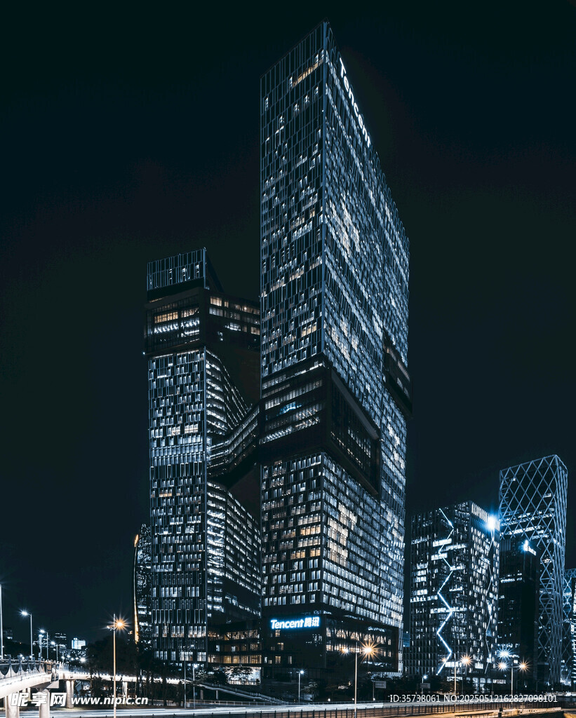 都市璀璨夜景摩天大楼