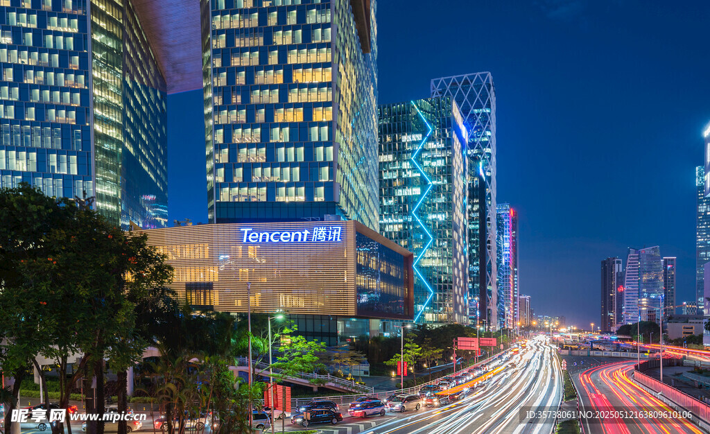 都市夜景繁华道路与高楼