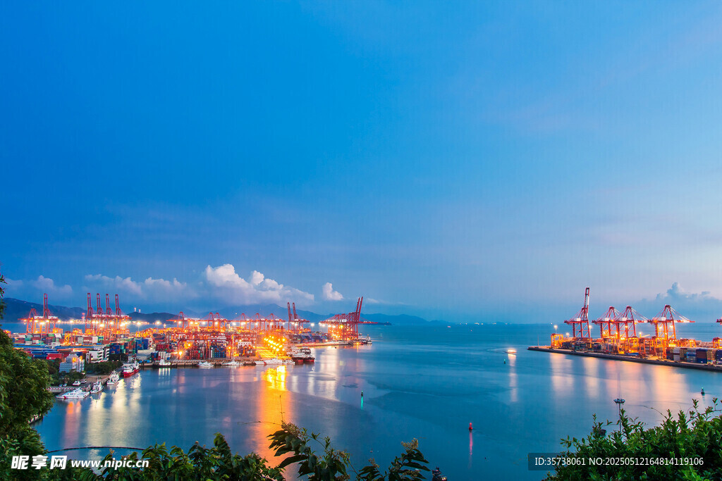 海港夜景璀璨迷人