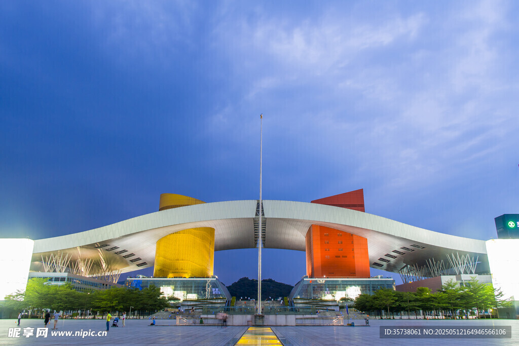 现代风格拱形建筑景观