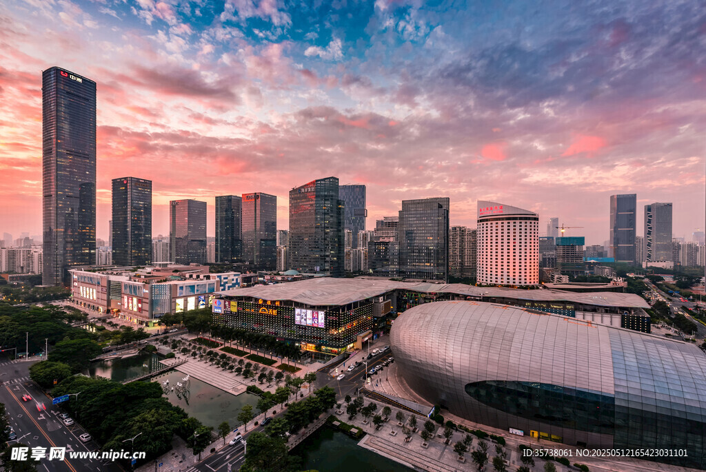 城市黄昏天际线壮丽景观