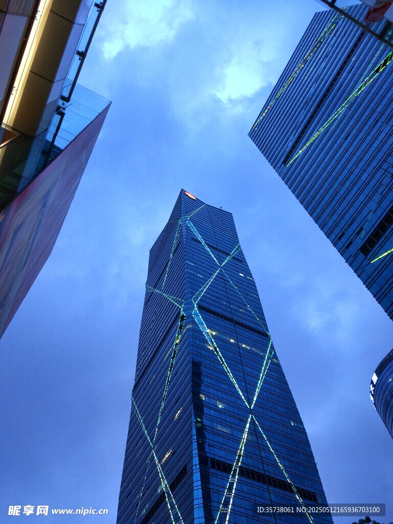 仰观都市摩天大楼