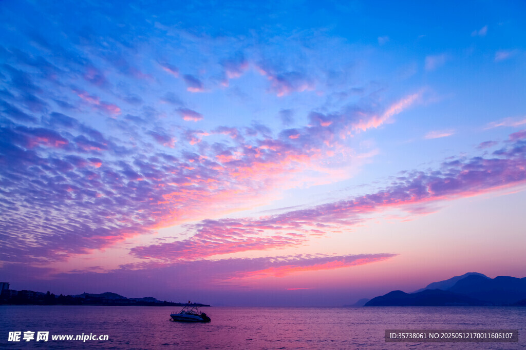 海上绚丽晚霞美景